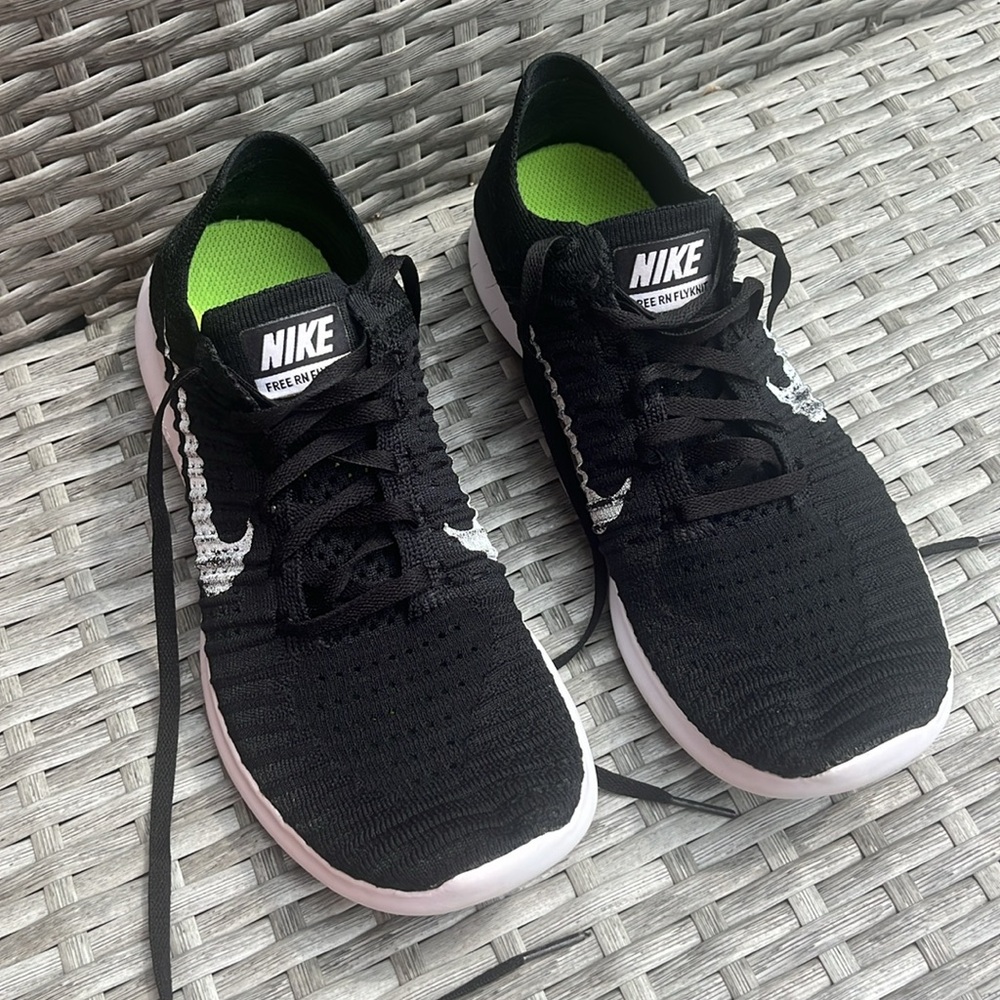 Nike Sneakers Size 9.5 FlyKnit Free Run Gym OrthoLite® insoles Rn Black & White